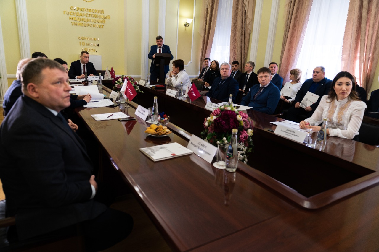Губернатор Саратовской области принял участие в заседании попечительского совета СГМУ