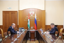 Михаил Мурашко провел встречу с Президентом Абхазии Асланом Бжания