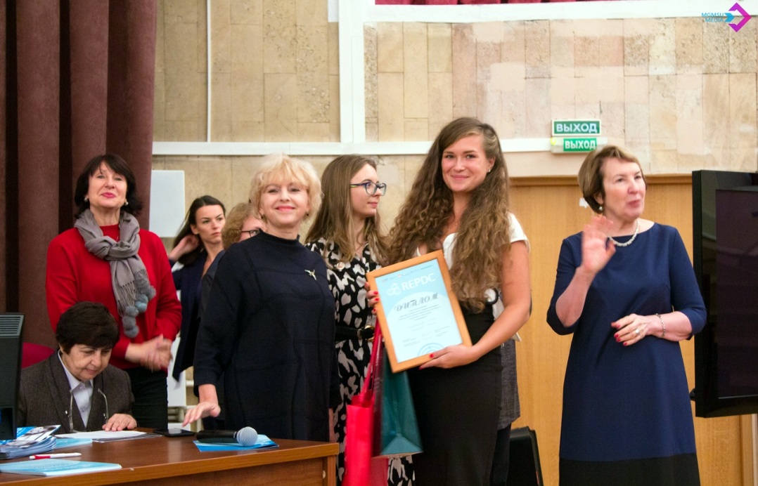 Студентка  Саратовского медуниверситета стала победителем конкурса работ «Детская стоматология глазами молодых» в рамках VII Российско-Европейского конгресса по детской стоматологии. 