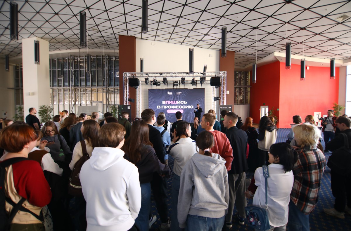 Будущее биотеха: более 200 студентов ДВФУ посетили карьерную ярмарку «вПИШись в профессию»