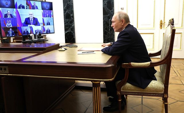Путин поручил повысить информированность россиян о диспансеризации