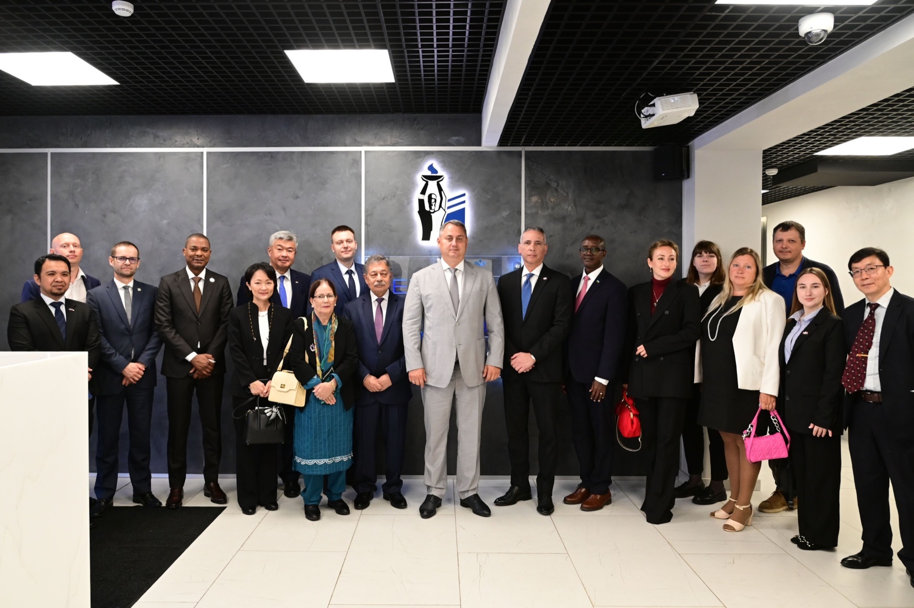 Делегации дипломатических миссий иностранных государств ознакомились с разработками СамГМУ