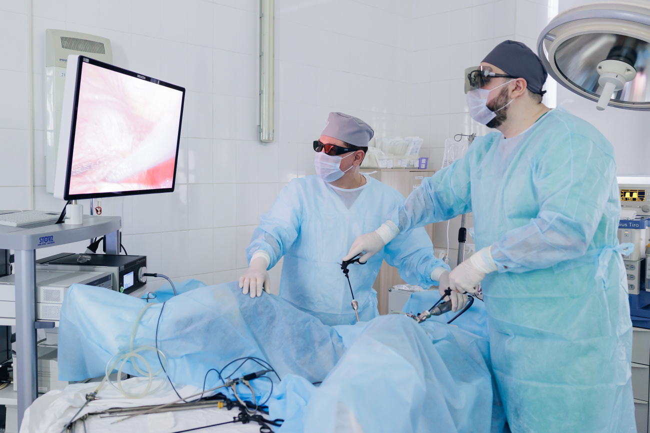 В гинекологической клинике Сибирского медуниверситета заработали новые видеоэндоскопические стойки с 3D-визуализацией