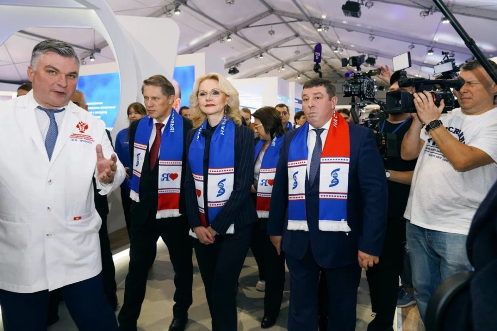 Михаил Мурашко и Татьяна Голикова посетили выставочный кластер «На службе здоровья!»