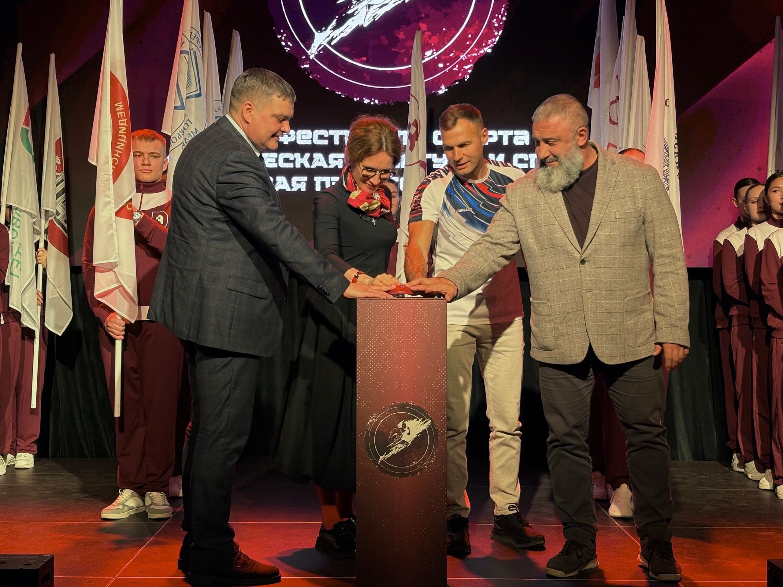 Ректор Саратовского ГМУ им. В.И. Разумовского Андрей Вячеславович Еремин поприветствовал участников Фестиваля спорта 