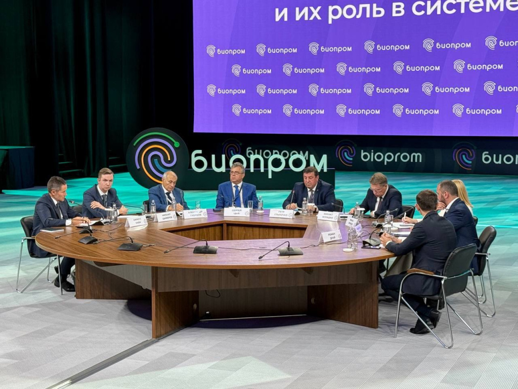Ректор Сеченовского Университета рассказал о подготовке высококлассных врачей-исследователей на форуме «Биопром-2025»