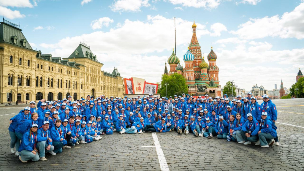 Люди с большим сердцем: в России отмечают День волонтера!