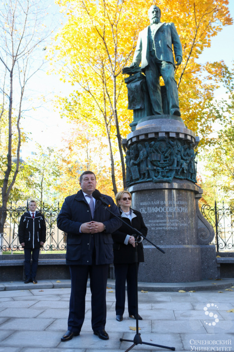 В центре Москвы открыт памятник Склифосовскому