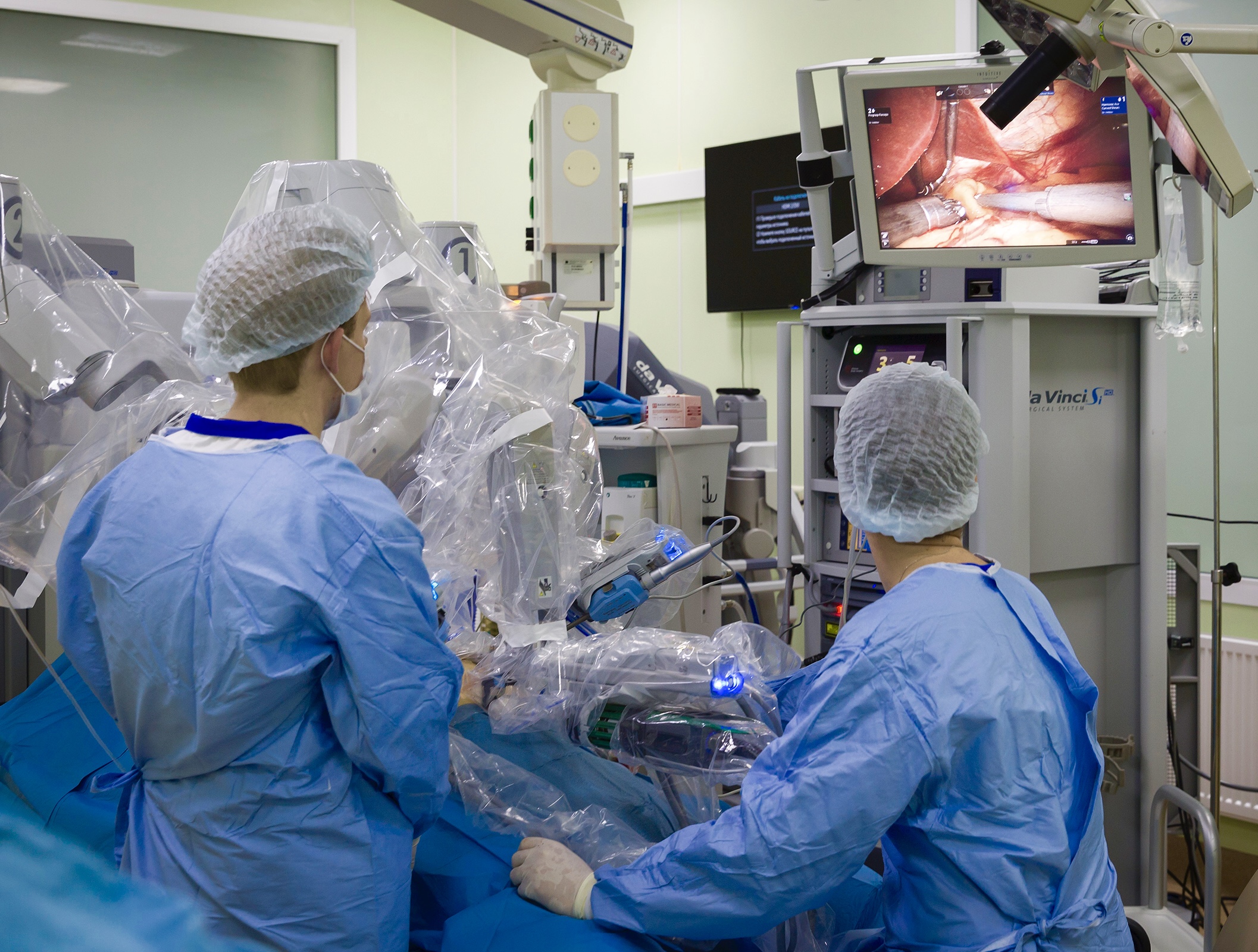 В Сеченовском Университете провели уникальную операцию при раке пищевода с применением роботизированного комплекса da Vinci